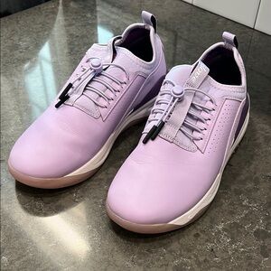 Great condition CLOVE Classic Nursing Shoes, women’s size 9.5